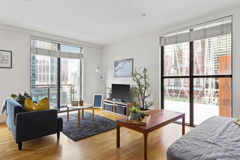 A 2BR Loft Near Melbourne Central FREE Parking - New South Wales Tourism  1