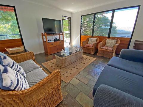 A BEACH AFFAIR - New South Wales Tourism  1