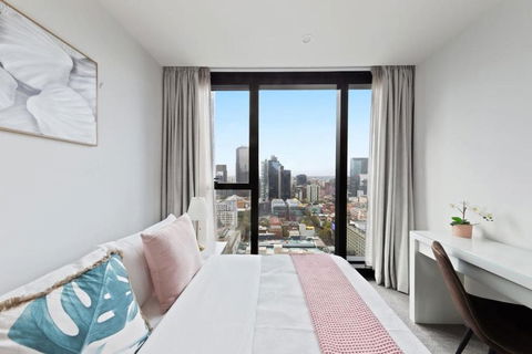 A Chic 2BR Apt Near Melbourne CBD W FREE Parking - New South Wales Tourism  0