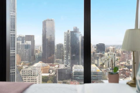 A Chic 2BR Apt Near Melbourne CBD W FREE Parking - New South Wales Tourism  1