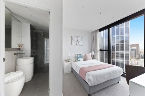 A Chic 2BR Apt Near Melbourne CBD W FREE Parking - New South Wales Tourism  3