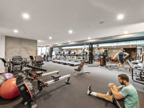 A Chic 2BR Apt Near Southern Cross, With Secure Parking - New South Wales Tourism  3