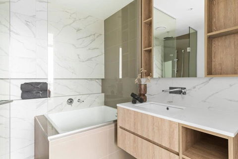 A Chic 2BR Apt With Panoramic Views FREE Parking - New South Wales Tourism  4