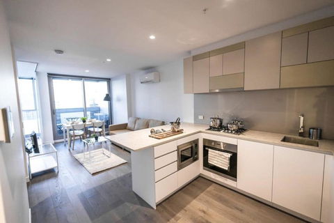 A Chic 2BR CBD Apartment Near Southern Cross - New South Wales Tourism  0