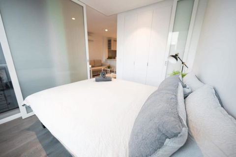 A Chic 2BR CBD Apartment Near Southern Cross - New South Wales Tourism  1