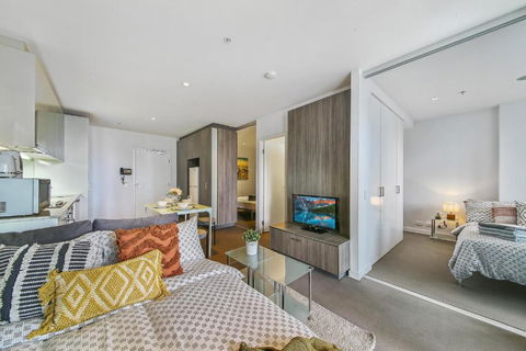 A Chic 2BR Home Near Southern Cross City Views - New South Wales Tourism  2