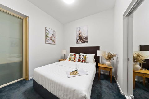 A Chic Apartment On Bourke St Near Chinatown - New South Wales Tourism  1