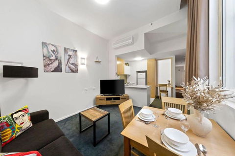 A Chic Apartment On Bourke St Near Chinatown - New South Wales Tourism  2