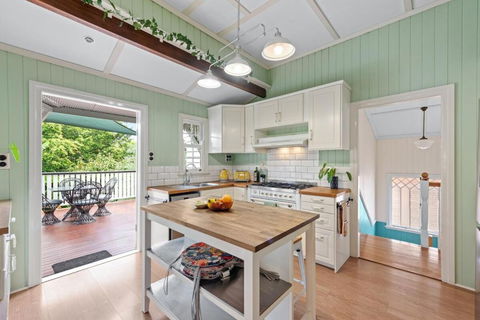 A Colourful Life 4Bed-2Bath-1Car - Queenslander - New South Wales Tourism  0