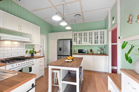 A Colourful Life 4Bed-2Bath-1Car - Queenslander - New South Wales Tourism  2
