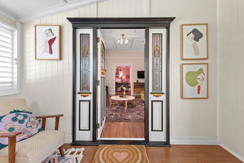 A Colourful Life 4Bed-2Bath-1Car - Queenslander - New South Wales Tourism  4