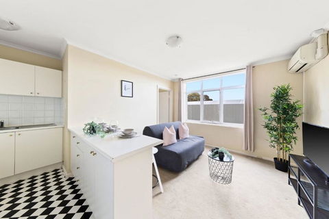 A Comfy & Cozy Apt In Clifton Hill FREE Parking - New South Wales Tourism  1