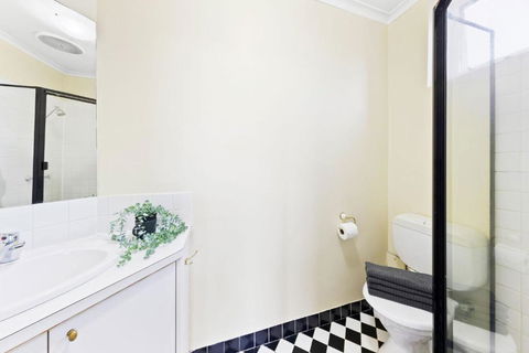 A Comfy & Cozy Apt In Clifton Hill FREE Parking - New South Wales Tourism  4