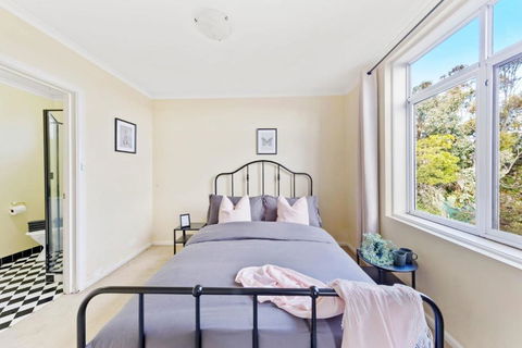 A Comfy & Cozy Apt In Clifton Hill FREE Parking - New South Wales Tourism  0