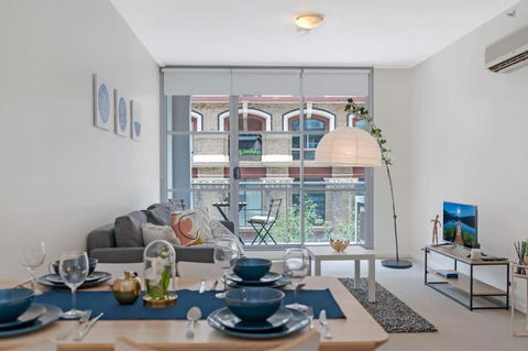 A Comfy & Modern Studio Near Darling Harbour - New South Wales Tourism  2