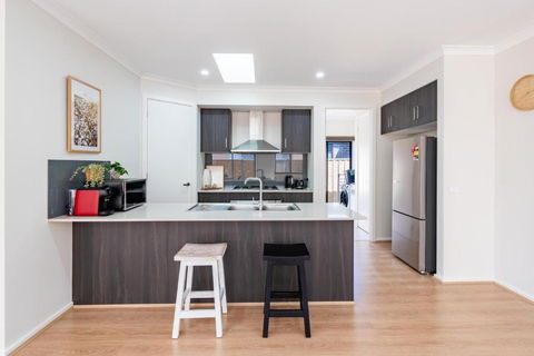 A Cosy 5Beds House In The Clyde - New South Wales Tourism  0