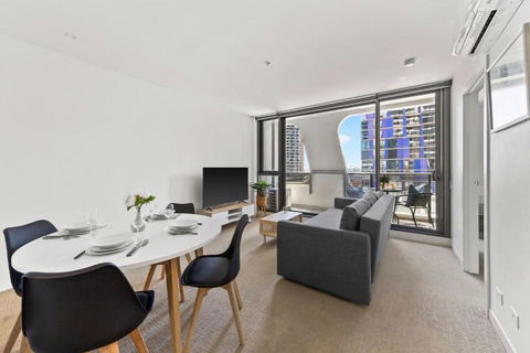 A Cozy 2BR Apt Next To Queen Victoria Market & Melbourne Central With City Views - New South Wales Tourism  4