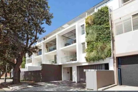 A Modern Two Bedroom Apartment! Quiet, Secure And 1 Minute Walk To Bondi Beach! - New South Wales Tourism  3