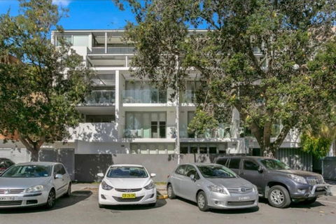 A Modern Two Bedroom Apartment! Quiet, Secure And 1 Minute Walk To Bondi Beach! - New South Wales Tourism  1