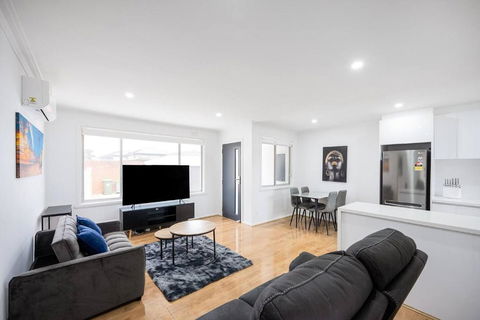 A Private Hideaway With Large Backyard And CarParks - New South Wales Tourism  0