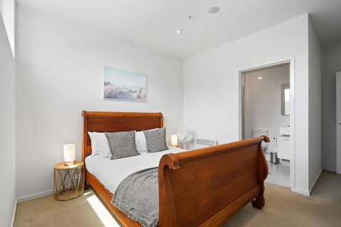 A River-side 2bdm Footscray Oasis + Parking - New South Wales Tourism  3