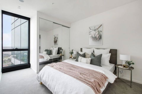 A Sky-high Metropolis Retreat Near The CBD - New South Wales Tourism  2