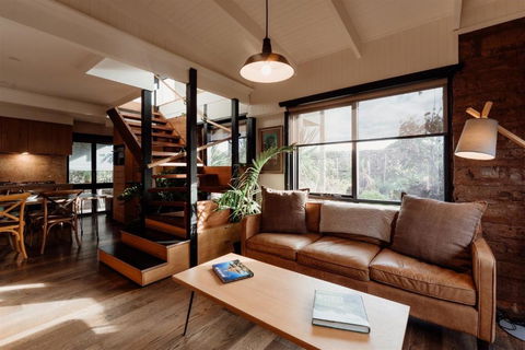 A Stylish And Unique Retreat At Surf Beach - New South Wales Tourism  1
