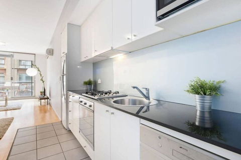 A Stylish & Cozy Studio Next To Darling Harbour - New South Wales Tourism  4