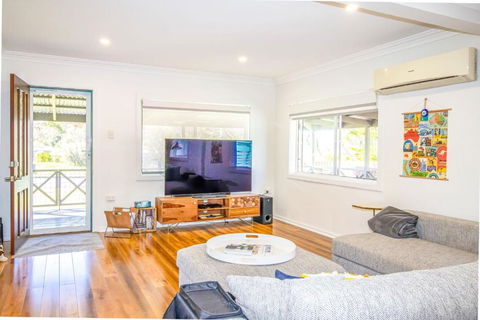 A Wave From It All - New South Wales Tourism  4