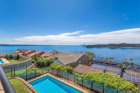 Above And Beyond - Beautiful Home With Heated Pool And Views - New South Wales Tourism  3