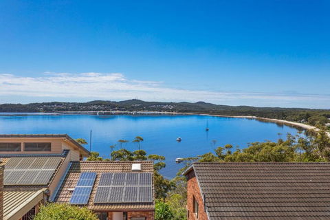 Above And Beyond - Beautiful Home With Heated Pool And Views - New South Wales Tourism  4