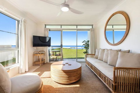 Absolute Beachfront Apartment 11B - New South Wales Tourism  0