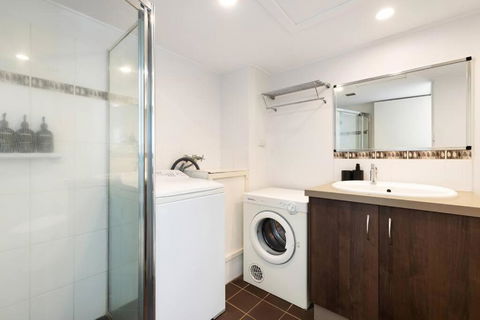 Absolute Beachfront Apartment 11B - New South Wales Tourism  4