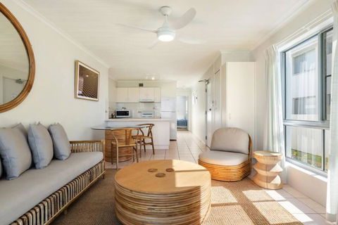 Absolute Beachfront Apartment 11B - New South Wales Tourism  2