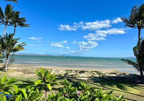 Absolute Beachfront Bowen Beach House-family Time - New South Wales Tourism  1