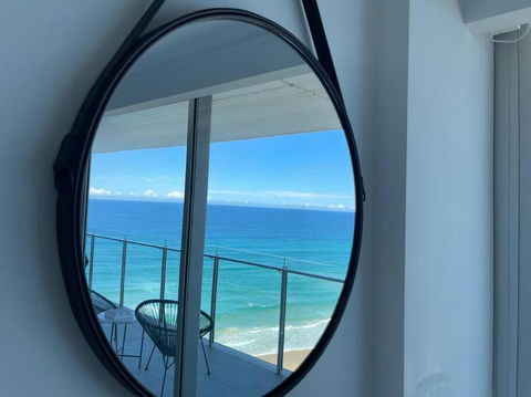 Absolute Beachfront Central Surfers Paradise - New South Wales Tourism  3