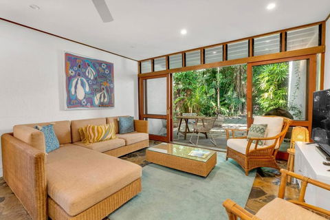Absolute Beachfront, Heart Of Port Douglas - 24 S - New South Wales Tourism  1