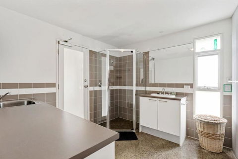 Absolute Luxury Beachfront - Middleton - BYO Linen - New South Wales Tourism  4