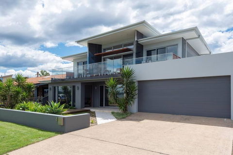 Absolute Waterfront, Amazing Views, Maloneys Beach - New South Wales Tourism  0