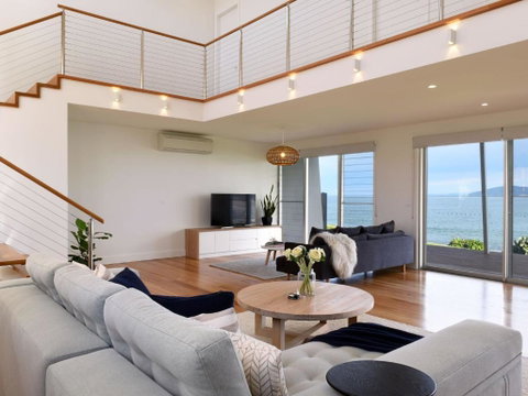 Absolute Waterfront - New South Wales Tourism  0