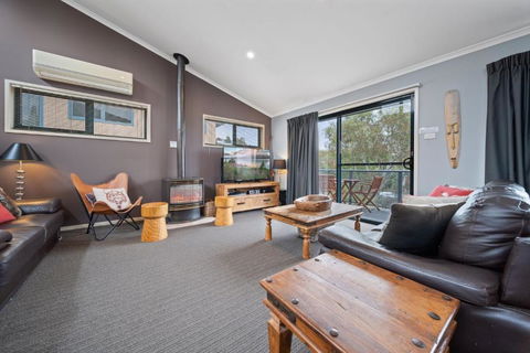 Acacia 2 - Modern 3BR Townhouse L Bath L WiFi L BBQ L Foxtel - New South Wales Tourism  0