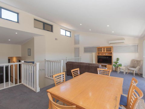 Acacia 4 2 Kirwan Close - New South Wales Tourism  0