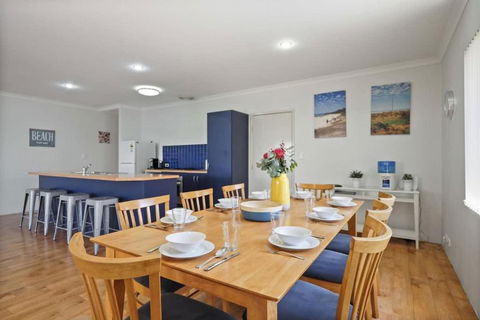 Across The Way, Golf And Beach Heaven - New South Wales Tourism  4