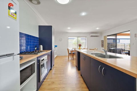 Across The Way, Golf And Beach Heaven - New South Wales Tourism  3