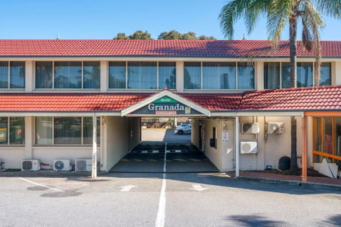 Adelaide Granada Motor Inn - New South Wales Tourism  1