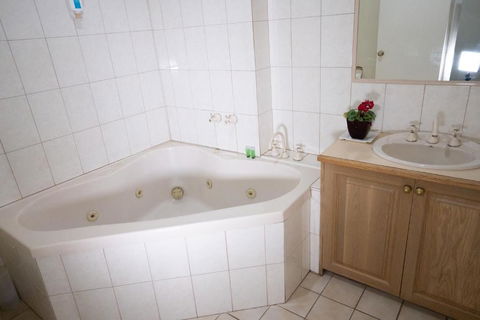 Admiralty Inn - New South Wales Tourism  4