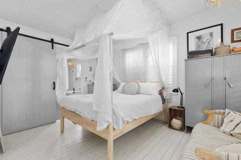 Adrift - Pet-friendly - 5 Min Walk To Bay - Rustic Charm - New South Wales Tourism  2
