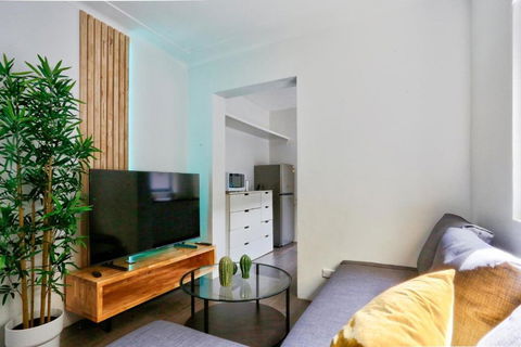 Affordable 2 Bedroom House Surry Hills 2 E-Bikes Included - New South Wales Tourism  1