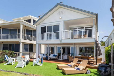 Absolute Beachfront Family Size Home - New South Wales Tourism  1