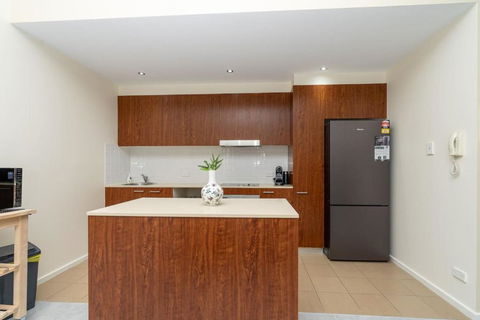 Absolutely Spacious APT Unit Between ANU And City - New South Wales Tourism  3